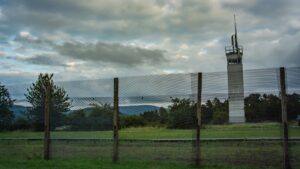 Ehemaliger Grenzturm am Kolonnenweg, Teil der Route Radweg Deutsche Einheit