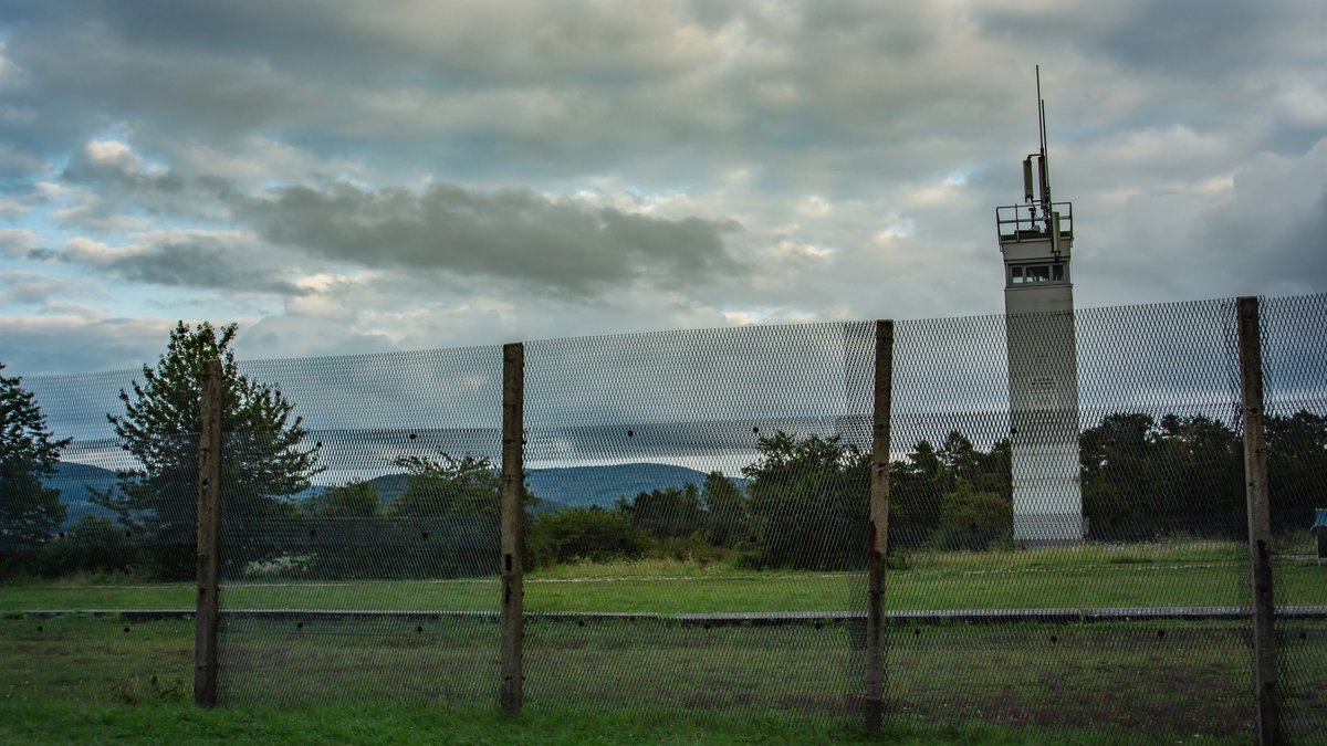 Ehemaliger Grenzturm am Kolonnenweg, Teil der Route Radweg Deutsche Einheit